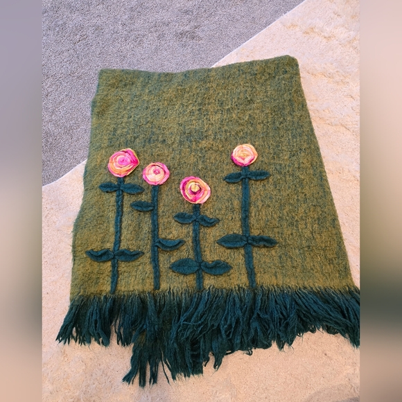 Pier 1 Imports Cozy Teal and Pink Needle Felted Flowers 50x60 Throw - Picture 2 of 4